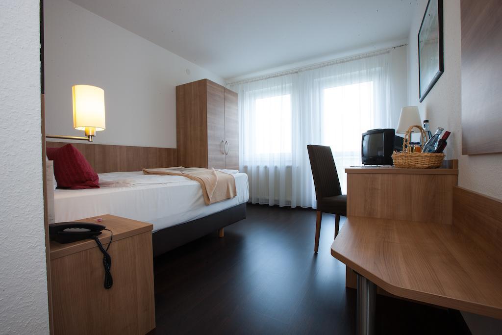 Centro Hotel U-No1, Trademark Collection By Wyndham Großbettlingen エクステリア 写真