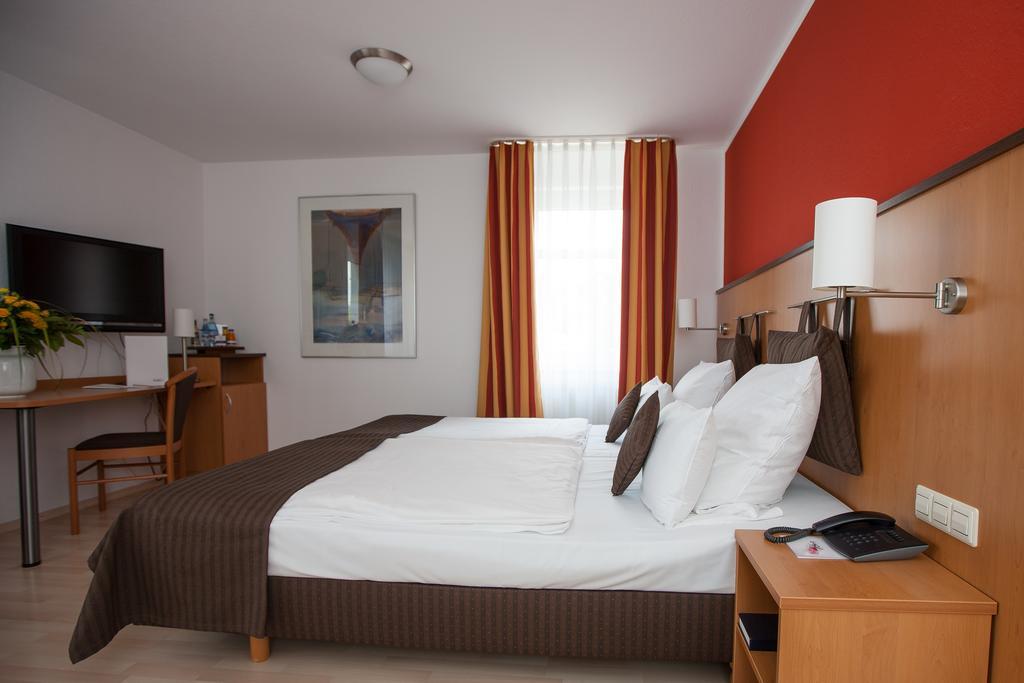 Centro Hotel U-No1, Trademark Collection By Wyndham Großbettlingen エクステリア 写真