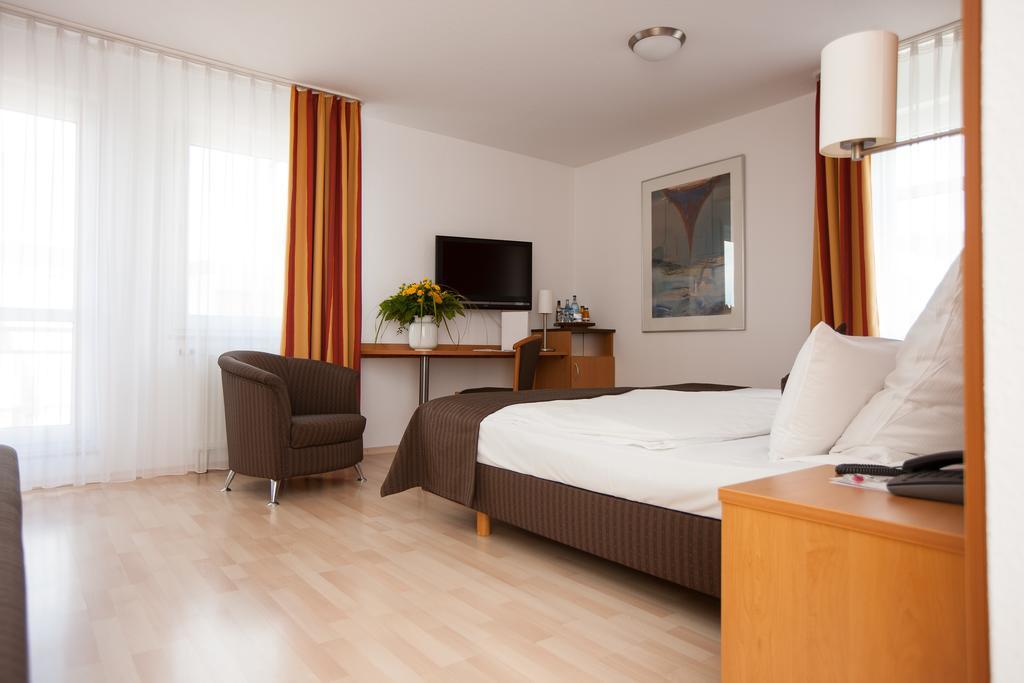 Centro Hotel U-No1, Trademark Collection By Wyndham Großbettlingen エクステリア 写真