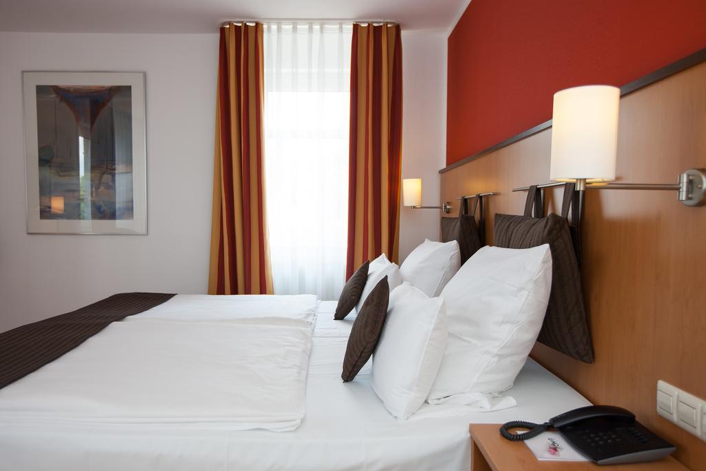Centro Hotel U-No1, Trademark Collection By Wyndham Großbettlingen エクステリア 写真