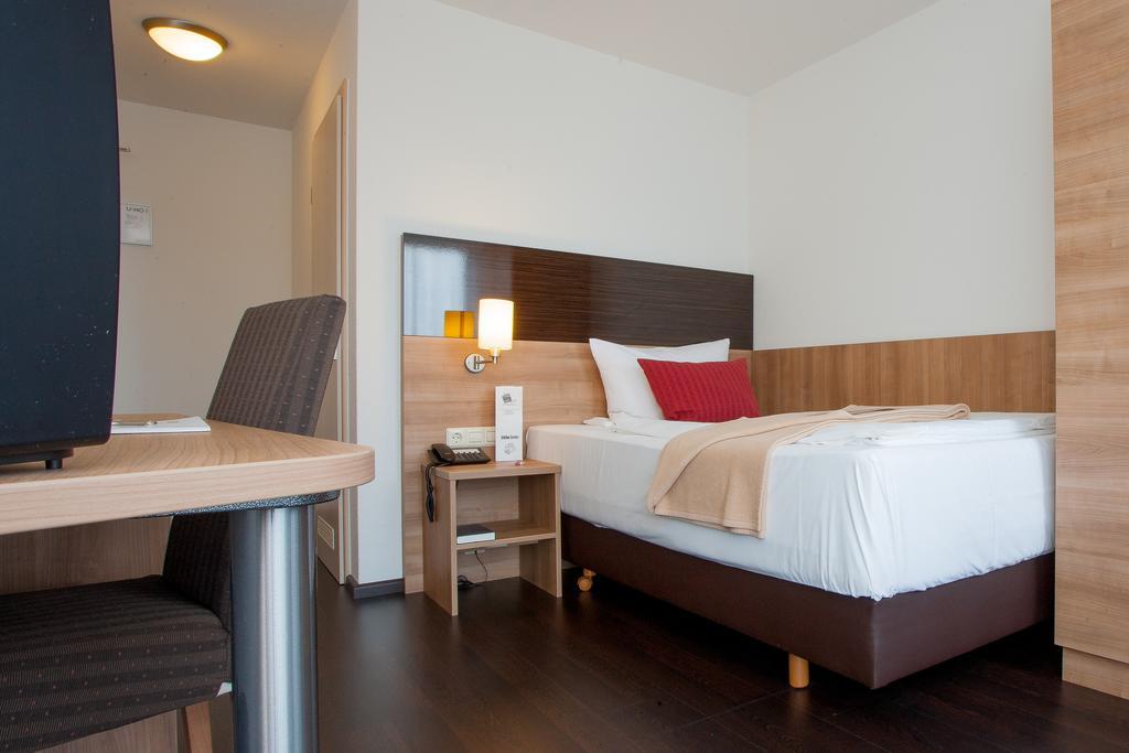 Centro Hotel U-No1, Trademark Collection By Wyndham Großbettlingen エクステリア 写真