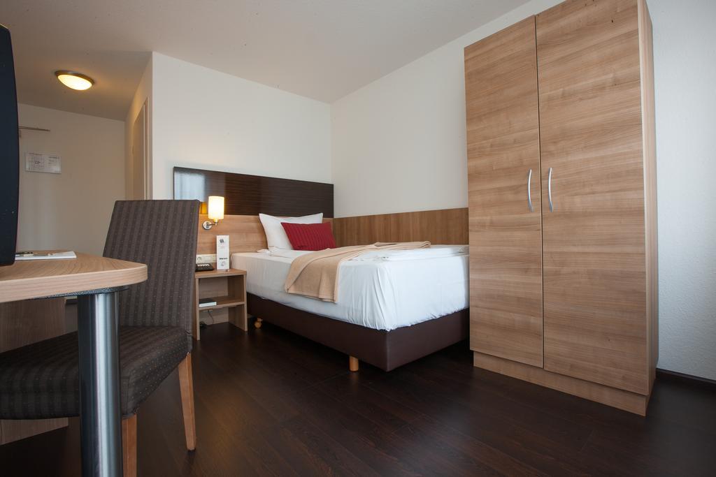 Centro Hotel U-No1, Trademark Collection By Wyndham Großbettlingen エクステリア 写真