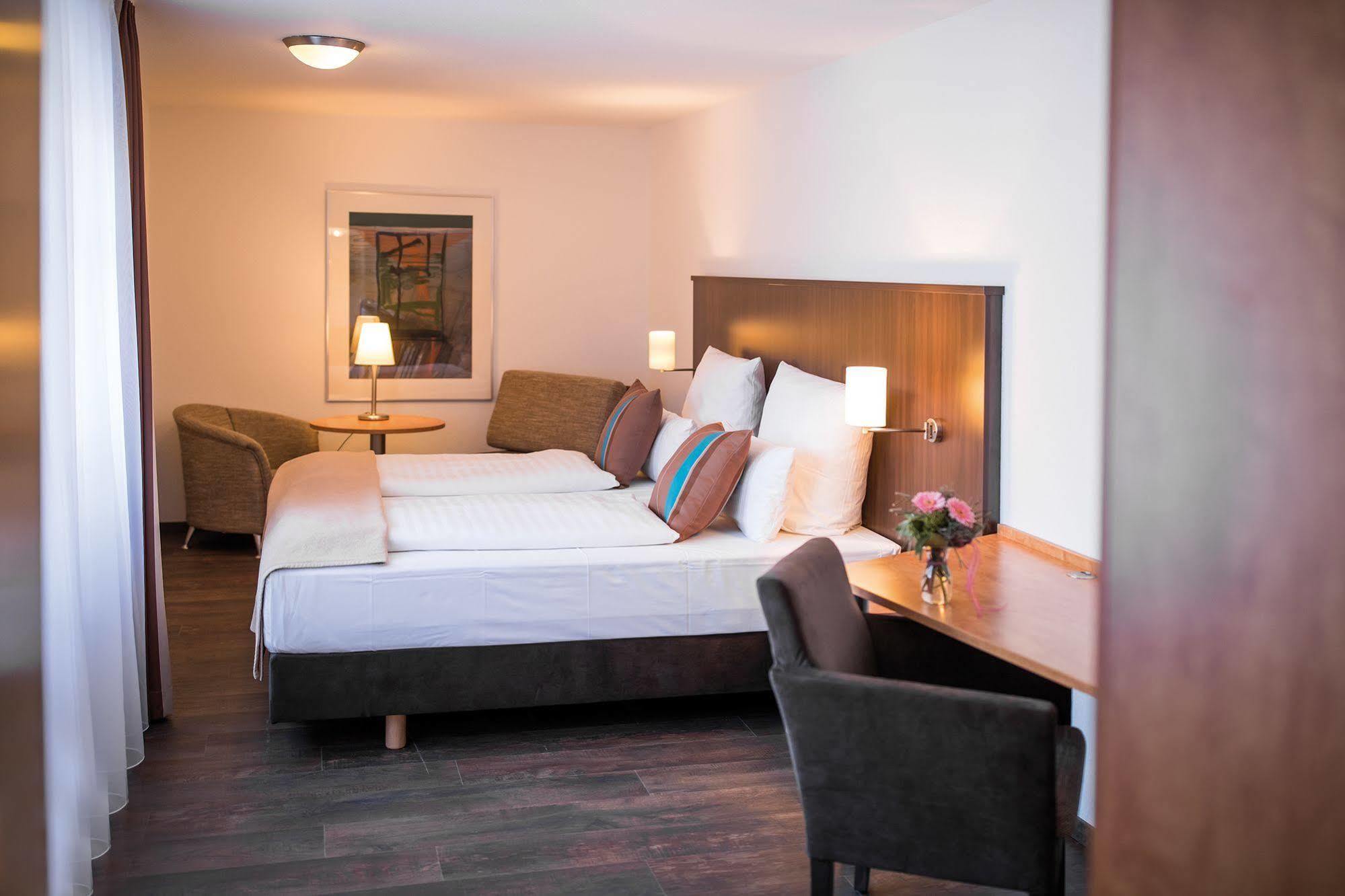 Centro Hotel U-No1, Trademark Collection By Wyndham Großbettlingen エクステリア 写真